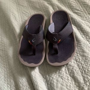 olukai flip flops
